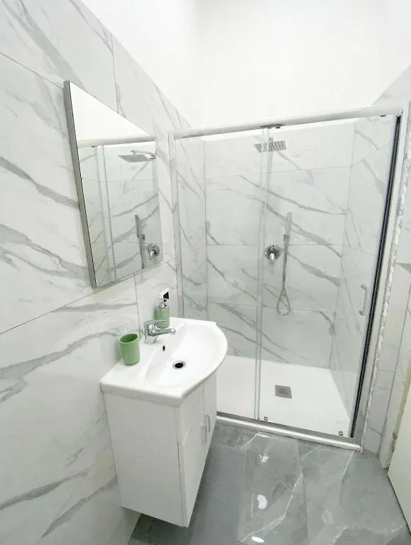Domus Luigi Leone 2 Bed & Breakfast Naples 0*,