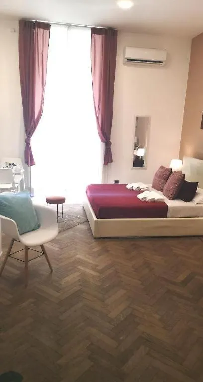 Domus Luigi Leone 2 Bed & Breakfast Naples Italy