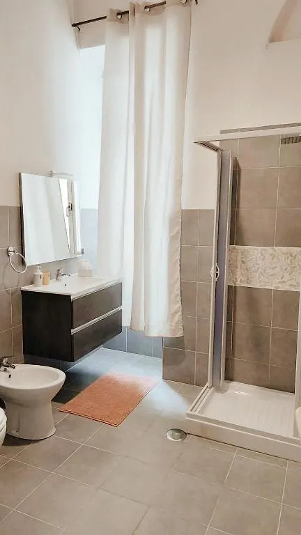 Domus Luigi Leone 2 Bed & Breakfast Naples