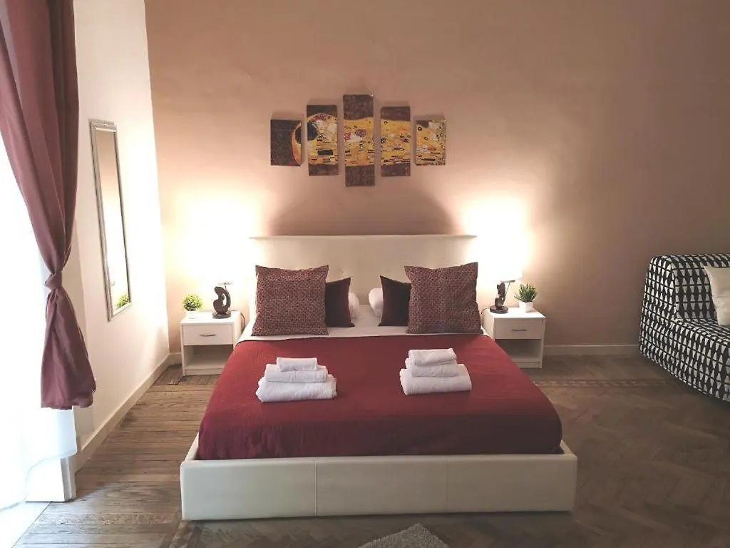 Domus Luigi Leone 2 Bed & Breakfast Naples
